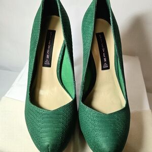 Steven by Steve Madden Vyper pump- size 8 1/2